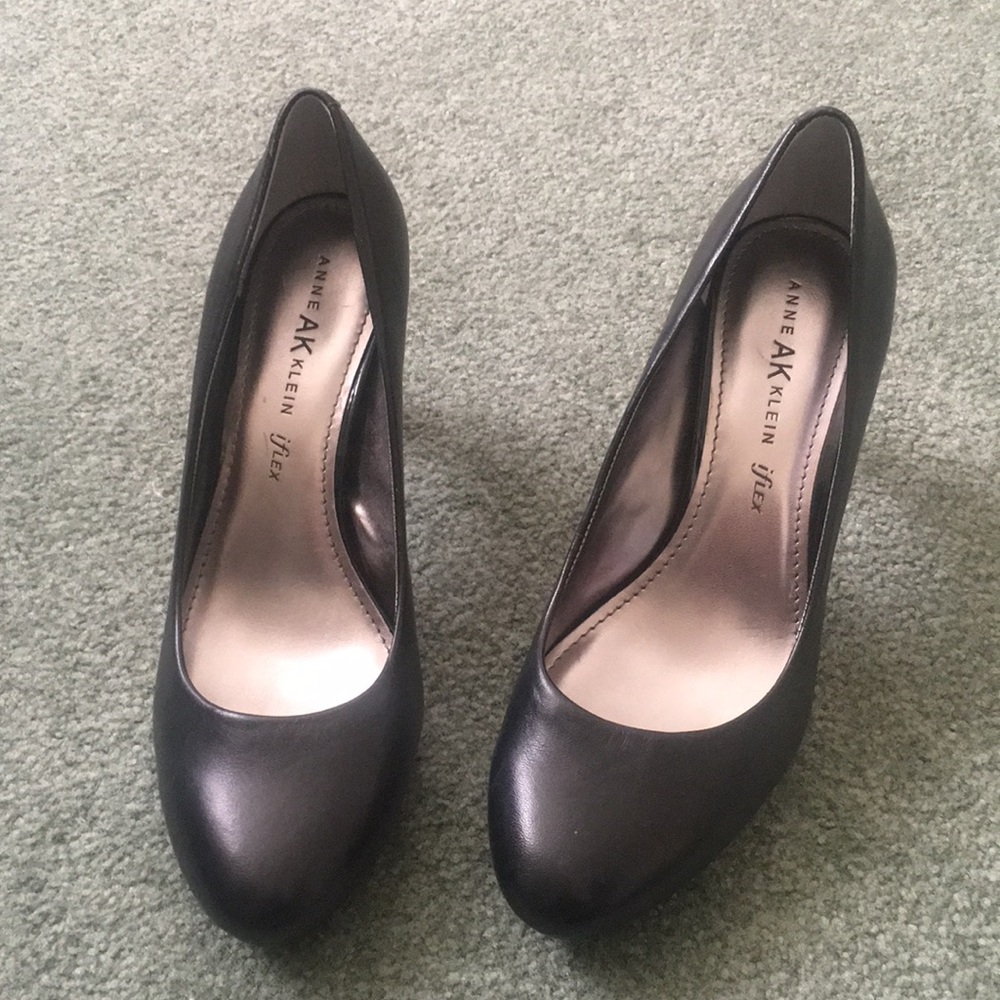 Black leather Anne Klein iflex heels size 8